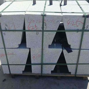 内江 芝麻白异形坐凳，石凳