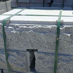 内江 芝麻白花岗岩自然面成品