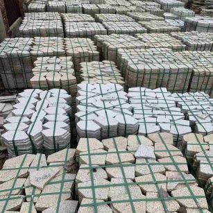 内江 黄金麻白麻花岗岩荔枝面地铺石(冰裂纹)