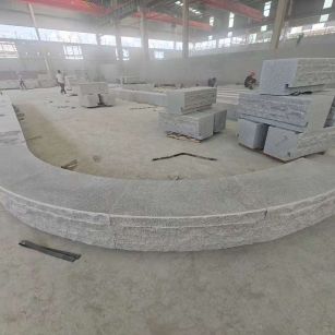 内江 芝麻白异形坐凳，自然面光面弧形加工