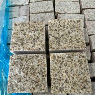 内江 黄金麻花岗岩自然面小方块，弹石，马蹄石等