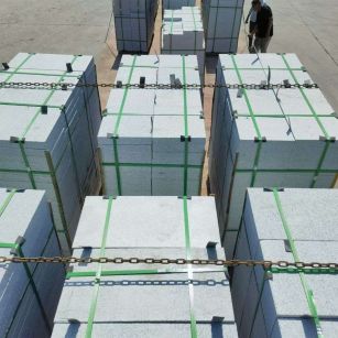 内江 芝麻白花岗岩5公分地铺石 花岗岩厂家工厂装车日常