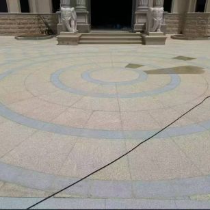 内江 黄金麻芝麻灰花岗岩石材地铺拼接效果