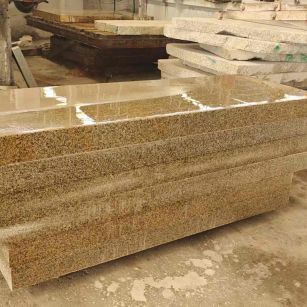 内江 黄金麻栏杆料半成品加工中