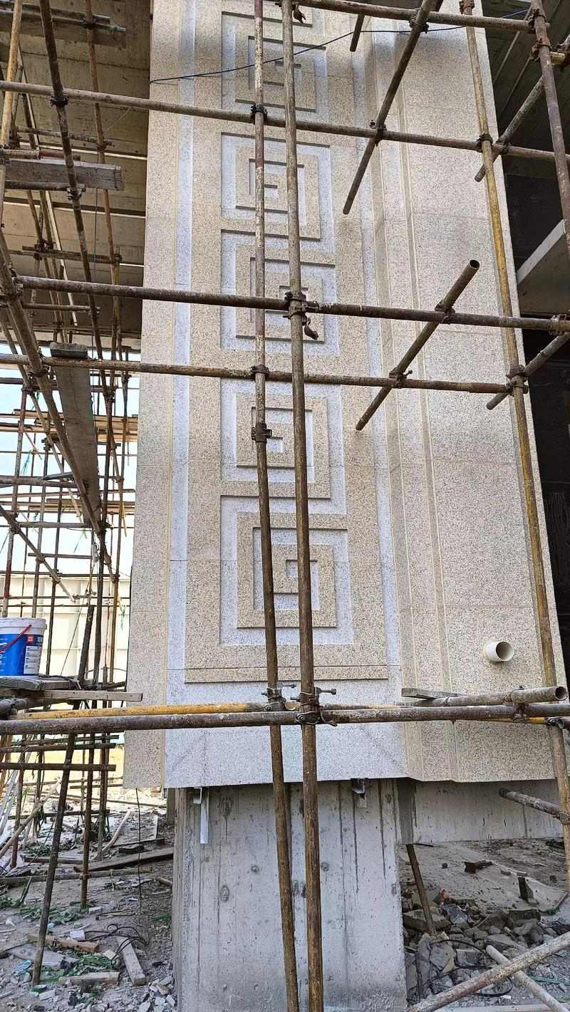 内江 黄金麻花岗岩别墅外墙干挂回纹造型效果