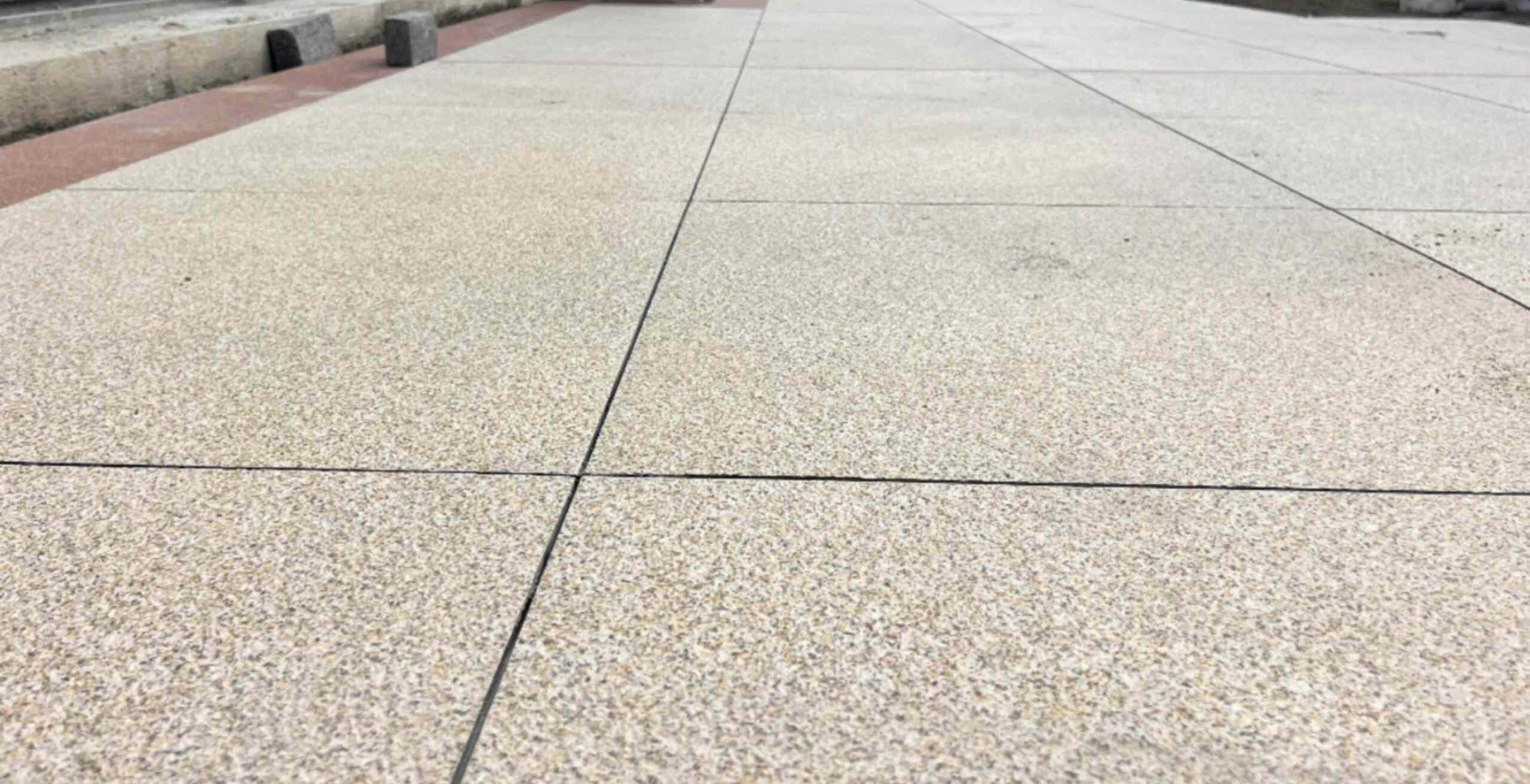 内江 黄金麻花岗岩石板材荔枝面地面铺装效果