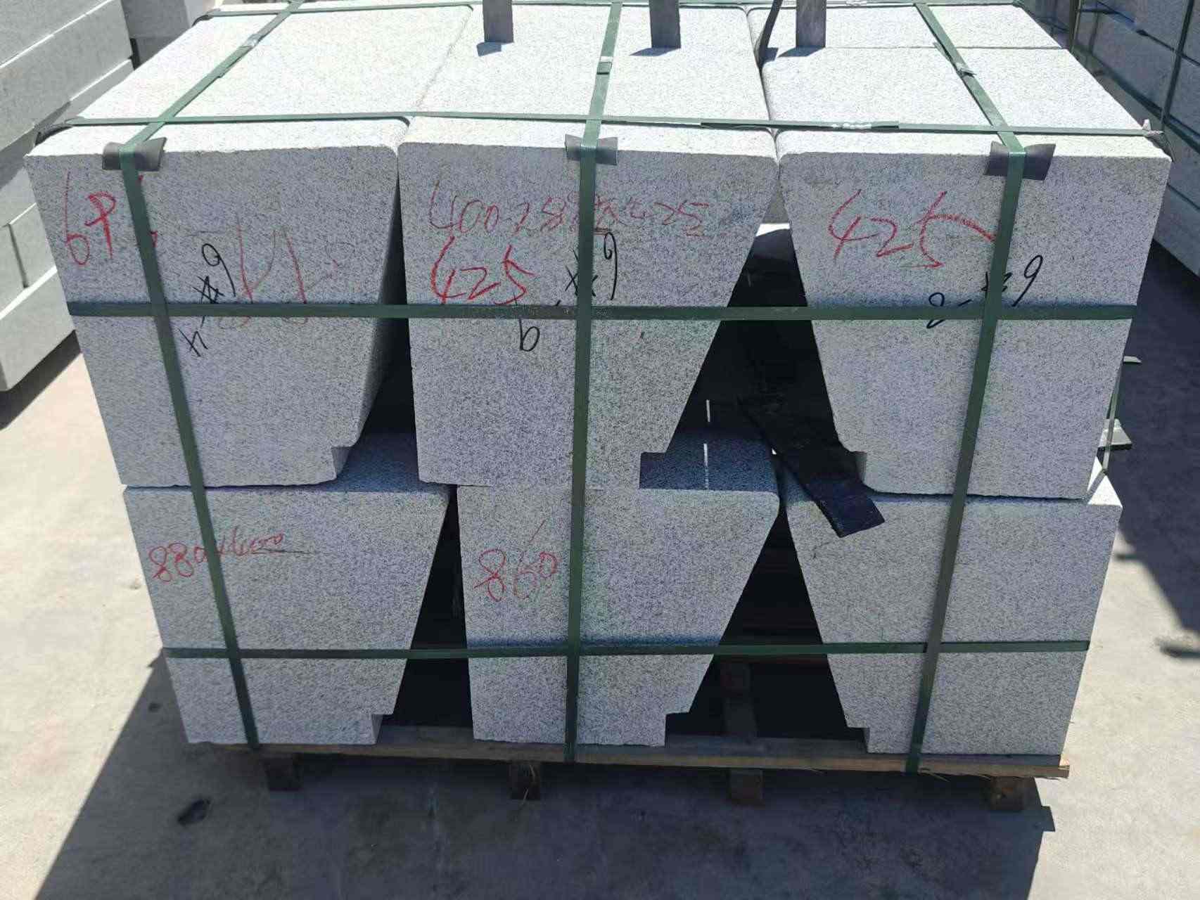 内江 芝麻白异形坐凳，石凳