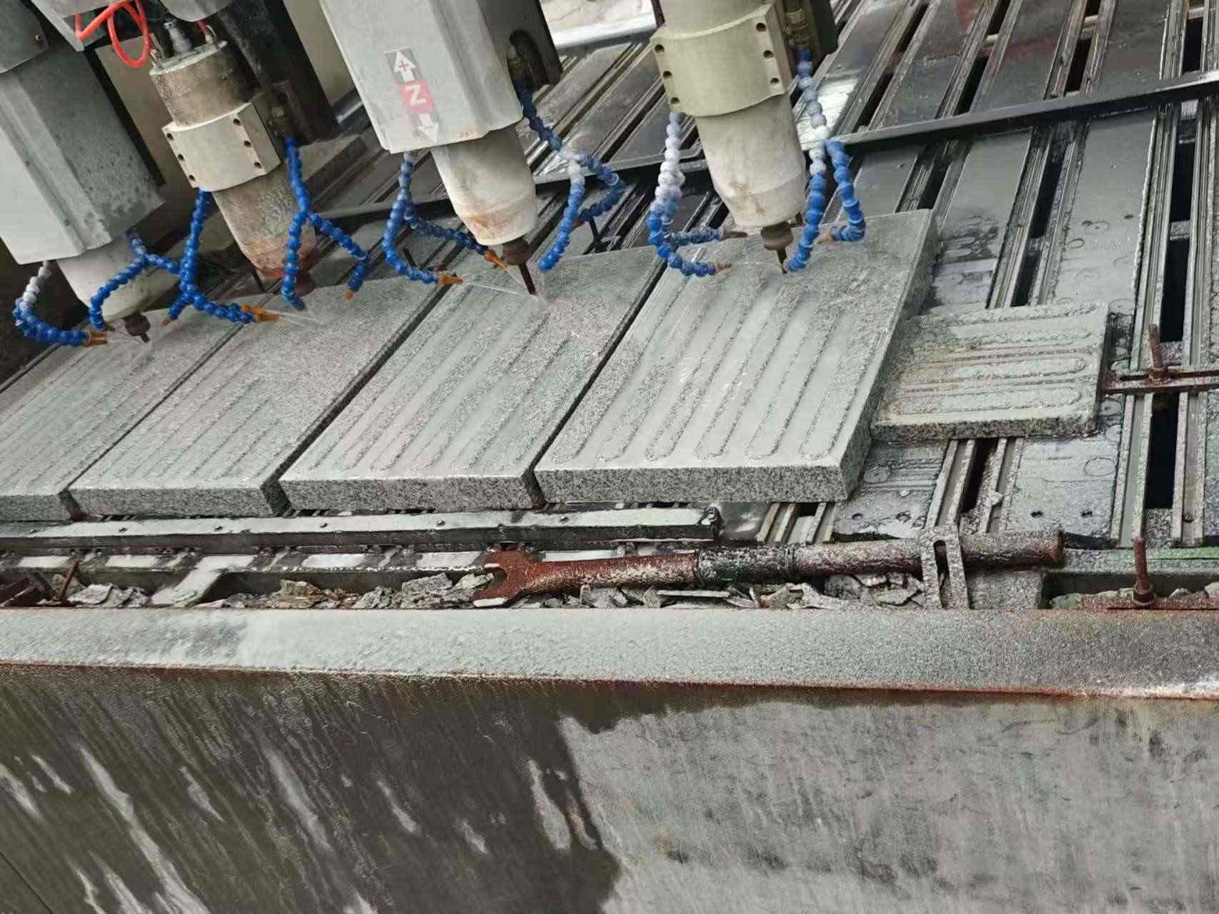 内江 芝麻白花岗岩荔枝面盲道雕刻