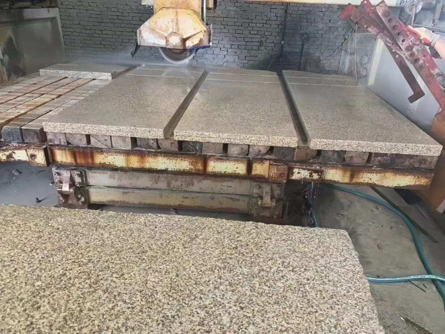 内江 黄金麻荔枝面成品板加工