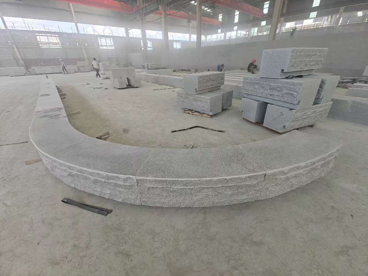 内江 芝麻白异形坐凳，自然面光面弧形加工