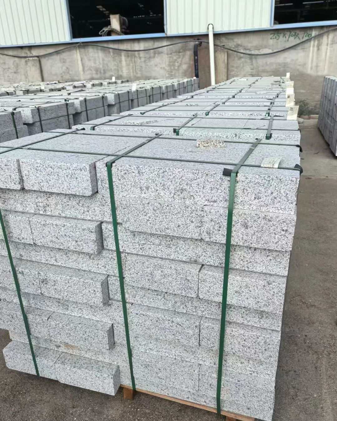 内江 白麻花岗岩路沿石，弧形路沿石，道牙石，马路牙子，界石，路缘石，平沿石，直岩石，平缘石等