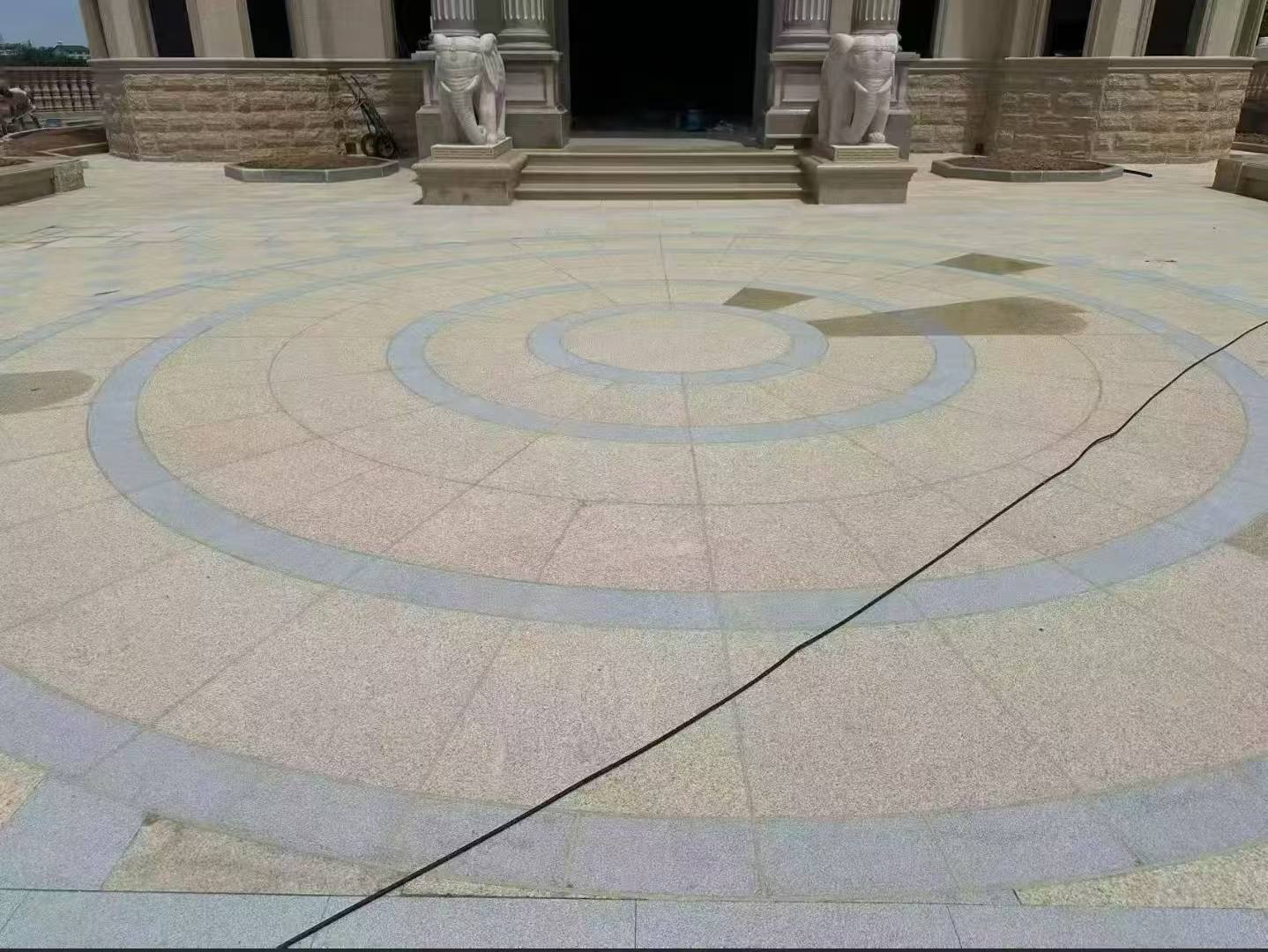 内江 黄金麻芝麻灰花岗岩石材地铺拼接效果