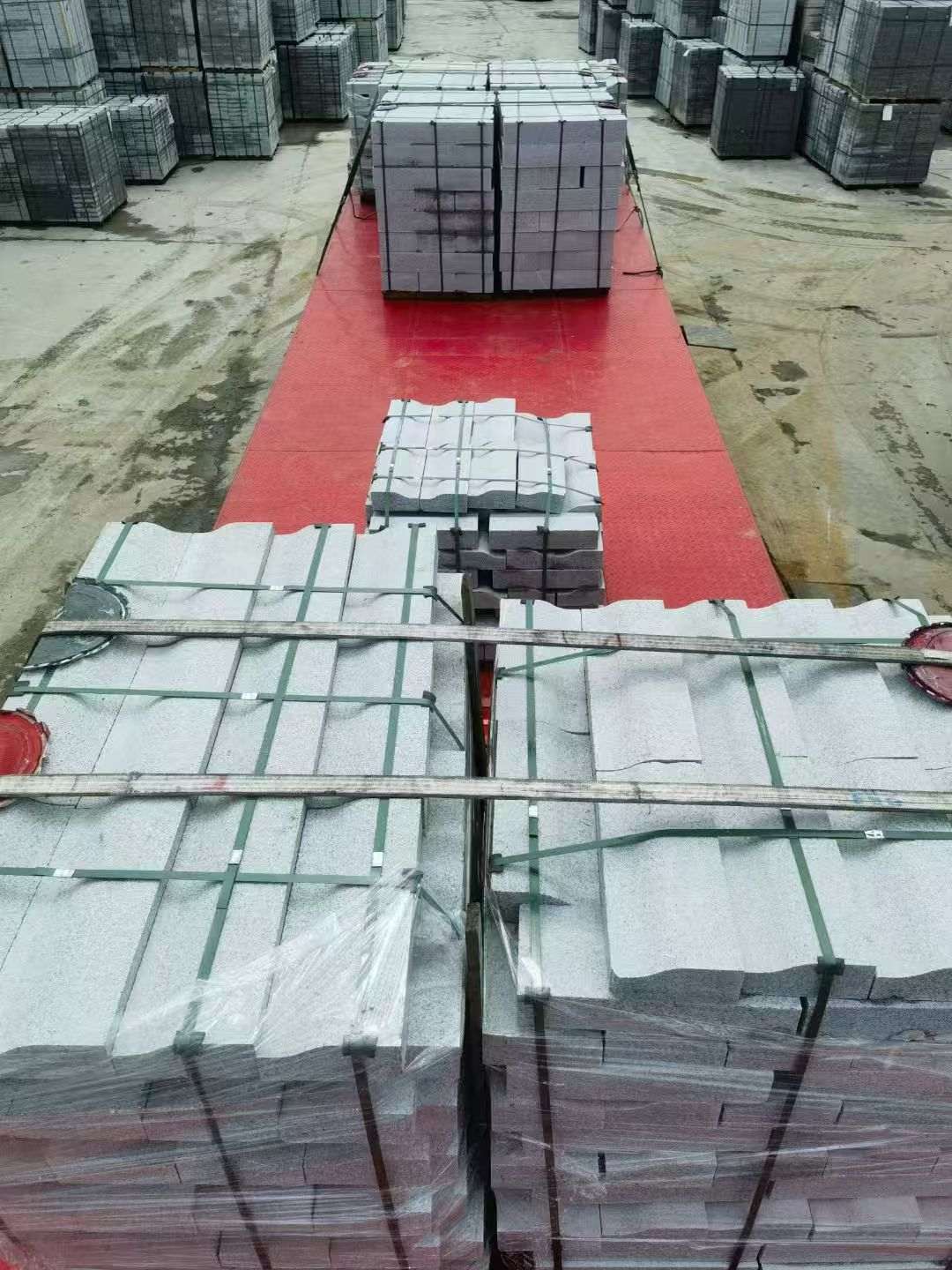 内江 芝麻白仿形加直形路沿石出货日常