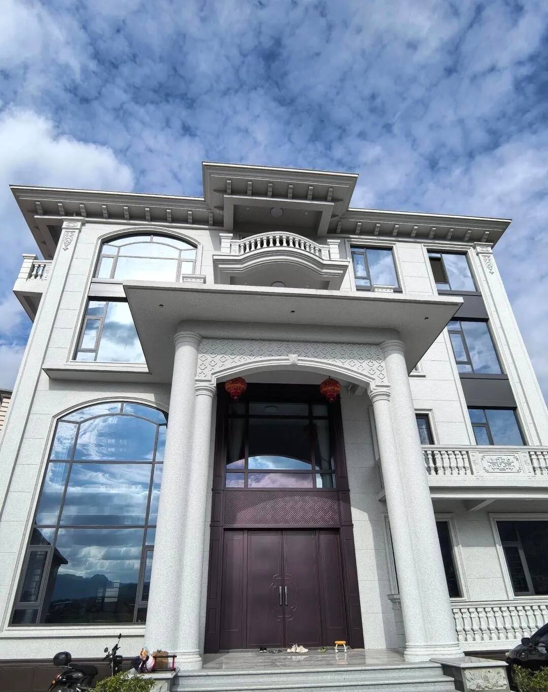 内江白麻别墅外墙干挂石材效果示例