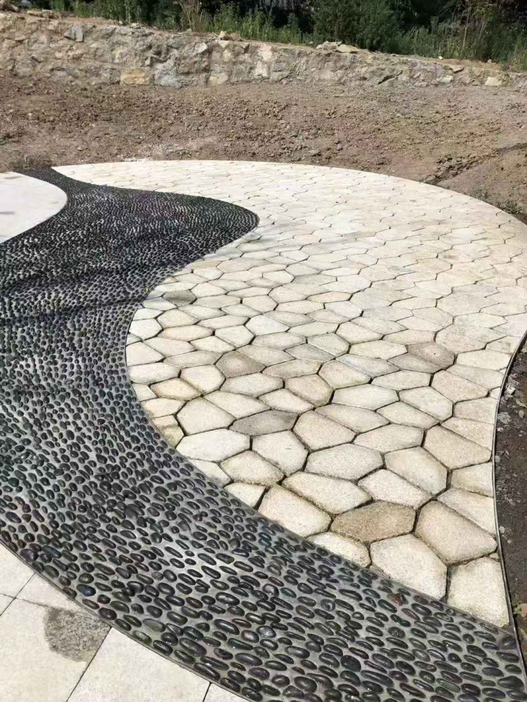 内江 黄金麻冰裂纹地铺石工地铺装案例