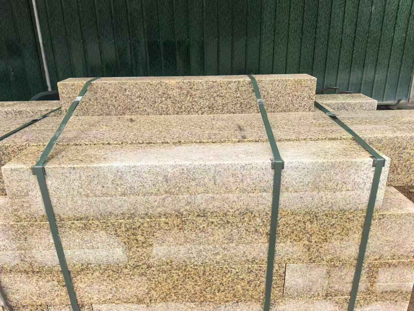 内江 黄金麻花岗岩石材机切面栏杆料半成品