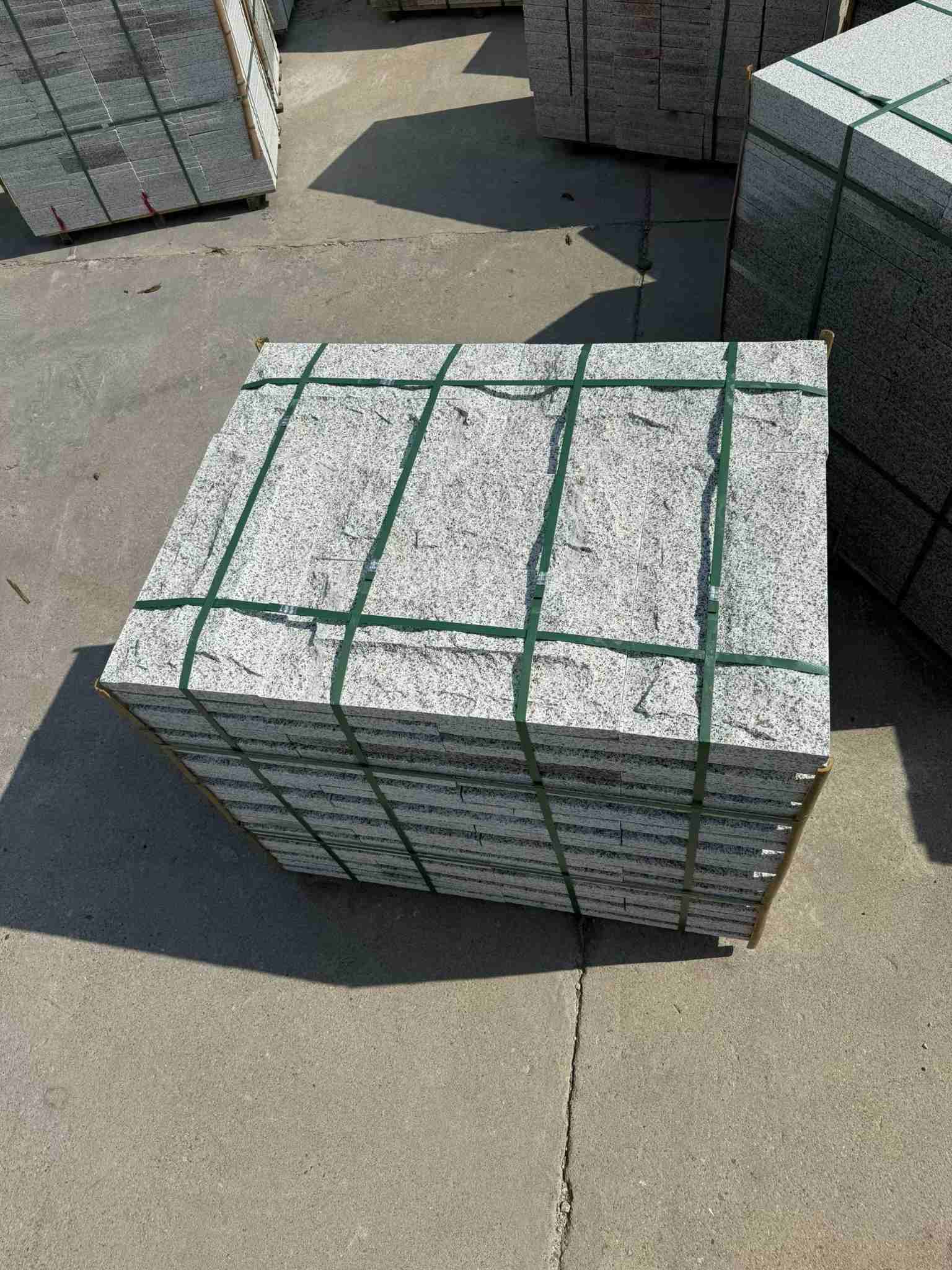 内江 白麻花岗岩石材自然面蘑菇石成品