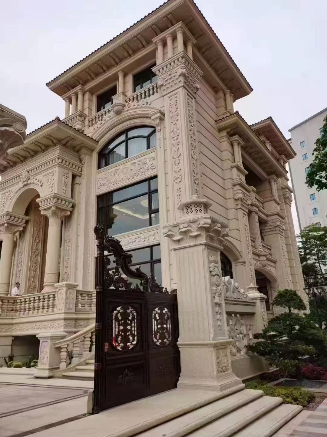 内江 黄金麻花岗岩别墅外墙干挂效果展示